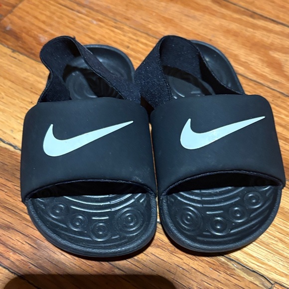 Nike Kids Black Slide Sandals - Picture 2 of 2